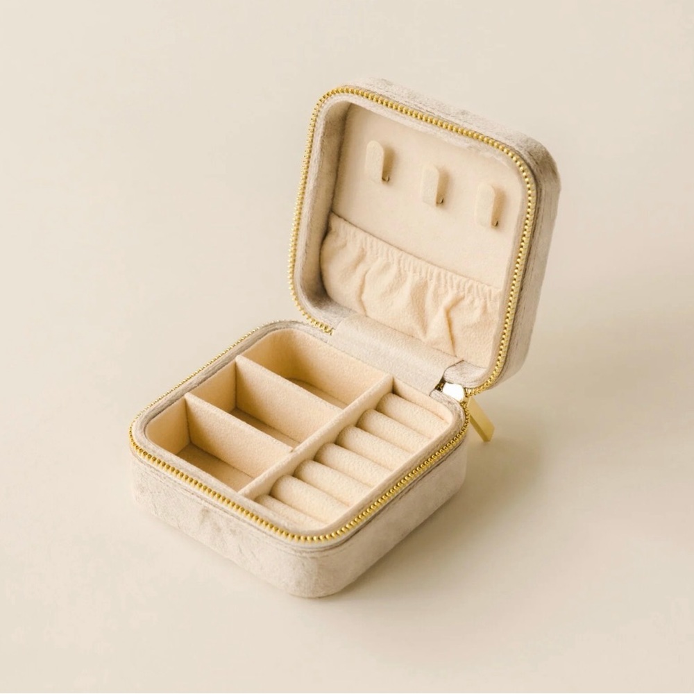 Gold Travel Jewelry Box - Picture 3 of 4